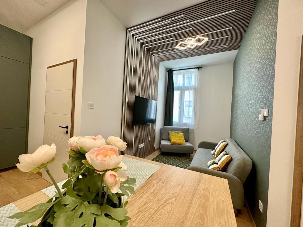 Apartment At Gozsdu Courtyard #Partyzone #Downtown #Freeparking Budapest Eksteriør bilde