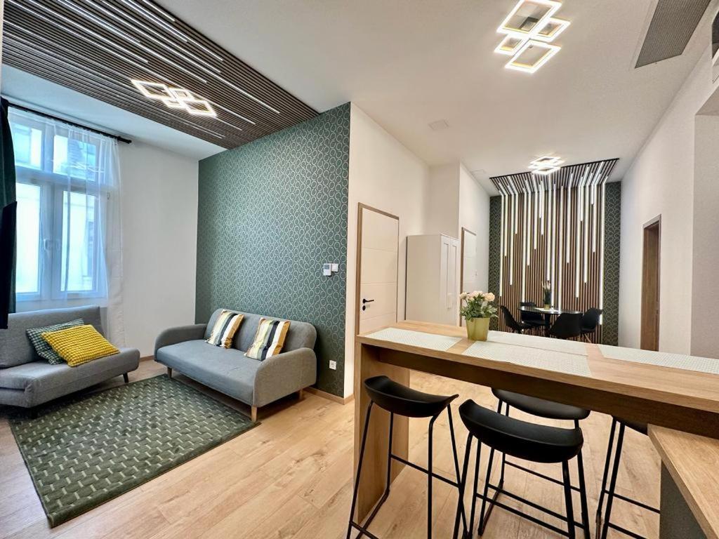 Apartment At Gozsdu Courtyard #Partyzone #Downtown #Freeparking Budapest Eksteriør bilde