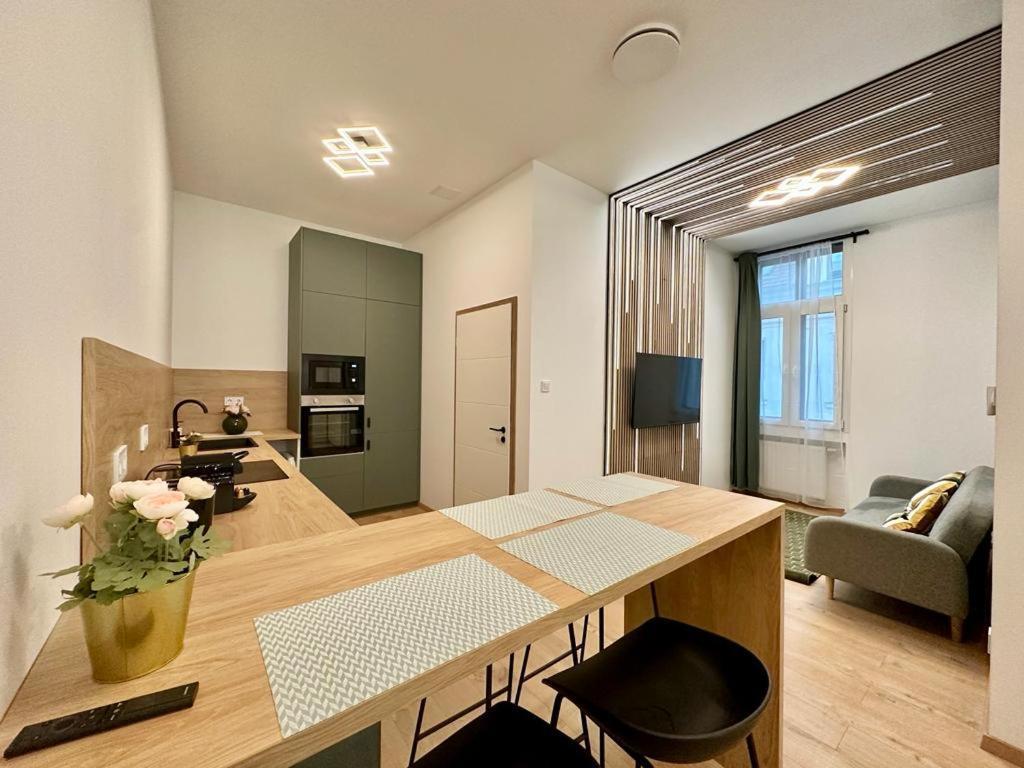 Apartment At Gozsdu Courtyard #Partyzone #Downtown #Freeparking Budapest Eksteriør bilde
