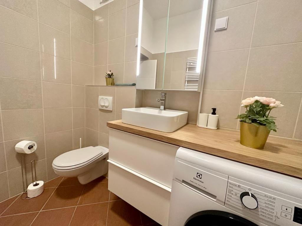 Apartment At Gozsdu Courtyard #Partyzone #Downtown #Freeparking Budapest Eksteriør bilde